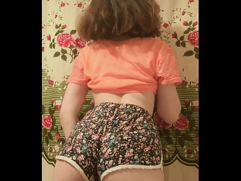 ❤️ セクシーな若いベイブがカメラでショーツを脱ぐ スーパーセックス ❌️